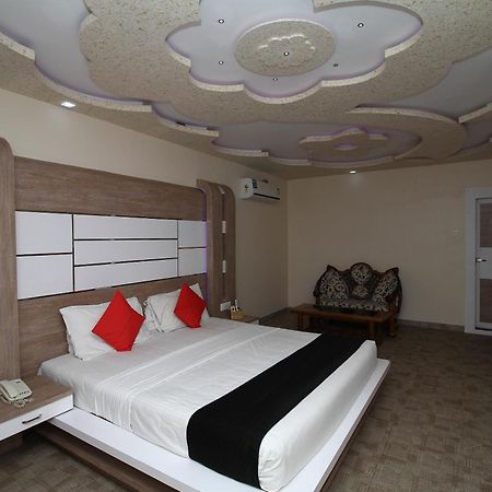 נגומבו Royal Castle Hotel מראה חיצוני תמונה