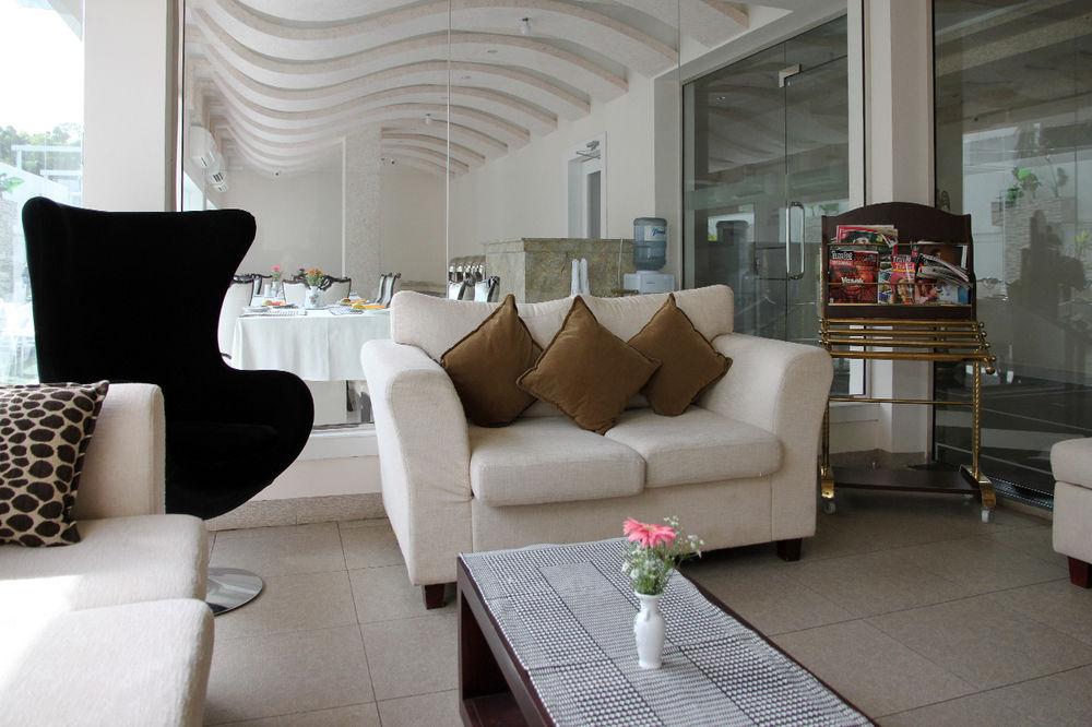 נגומבו Royal Castle Hotel מראה חיצוני תמונה