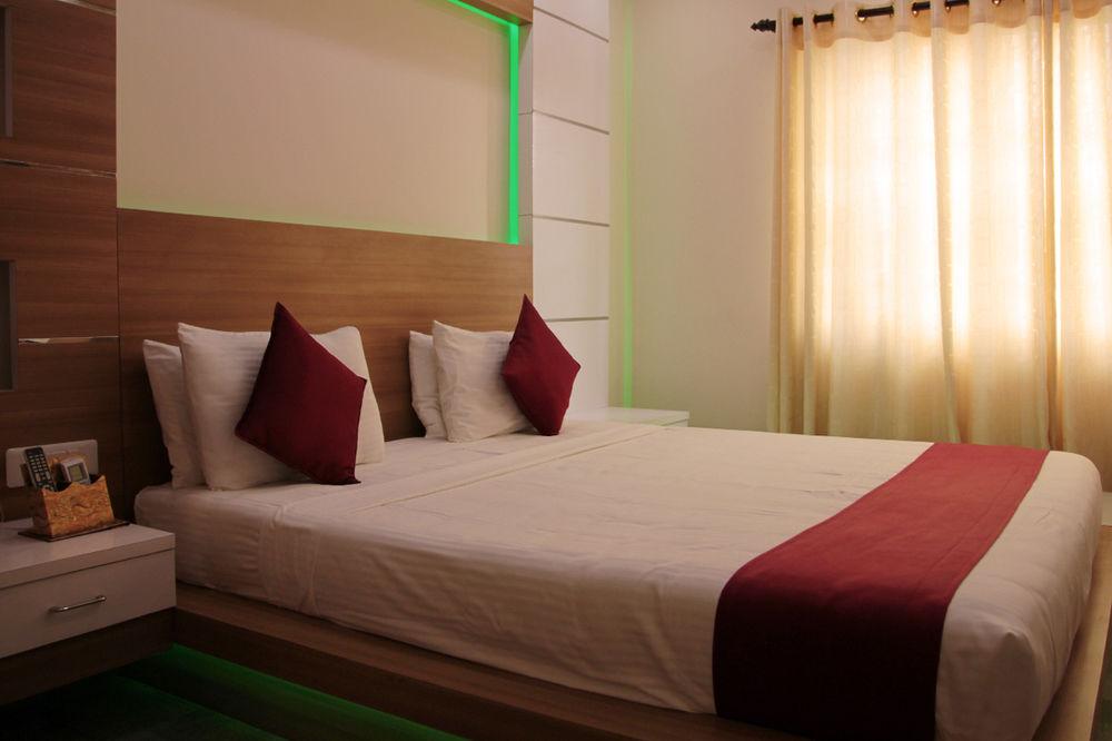 נגומבו Royal Castle Hotel מראה חיצוני תמונה