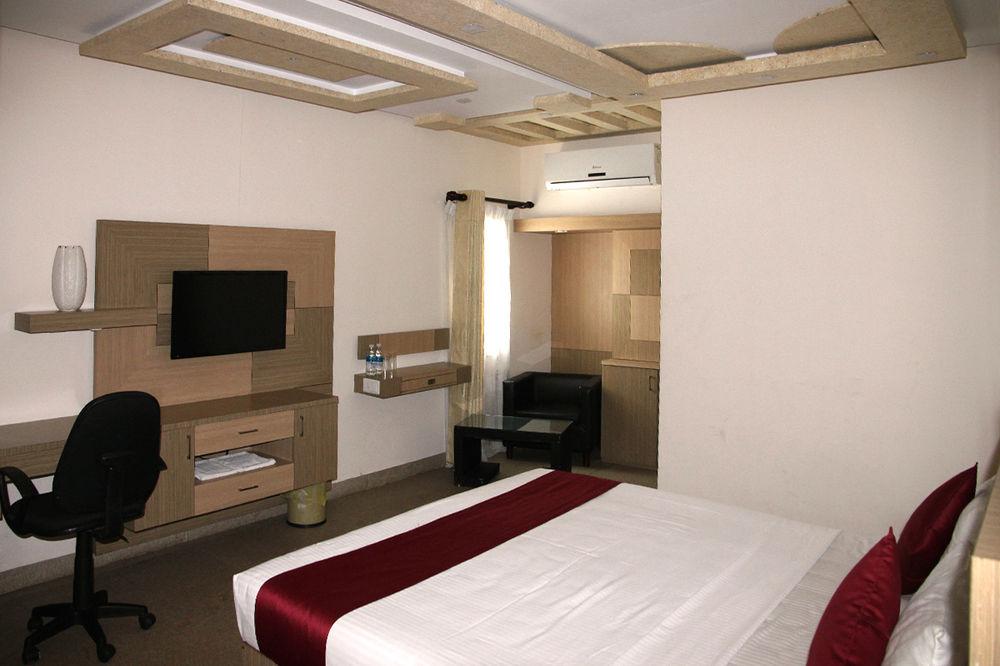 נגומבו Royal Castle Hotel מראה חיצוני תמונה
