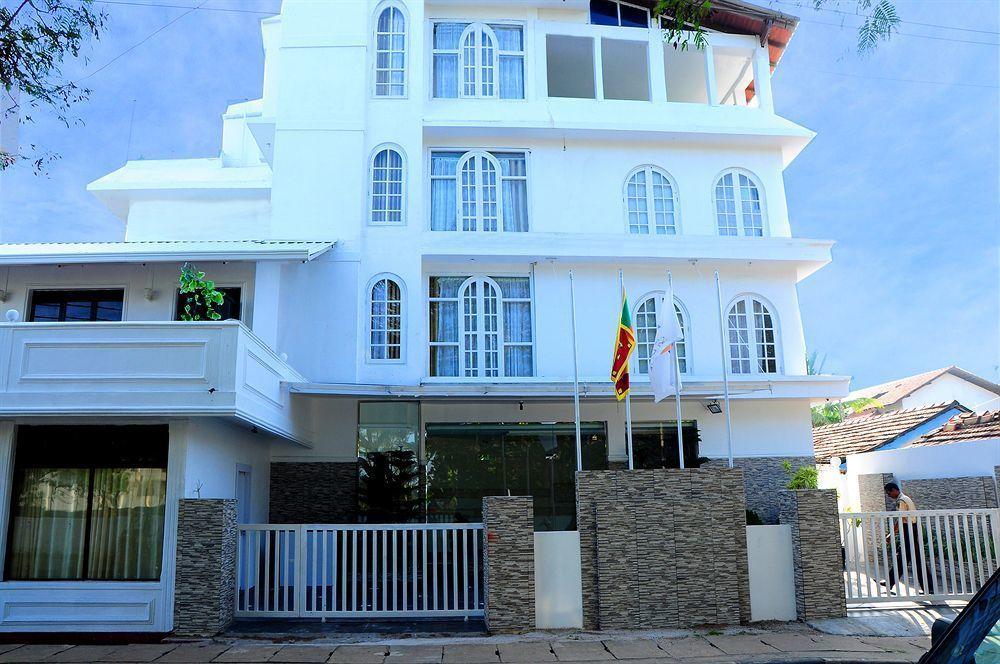 נגומבו Royal Castle Hotel מראה חיצוני תמונה