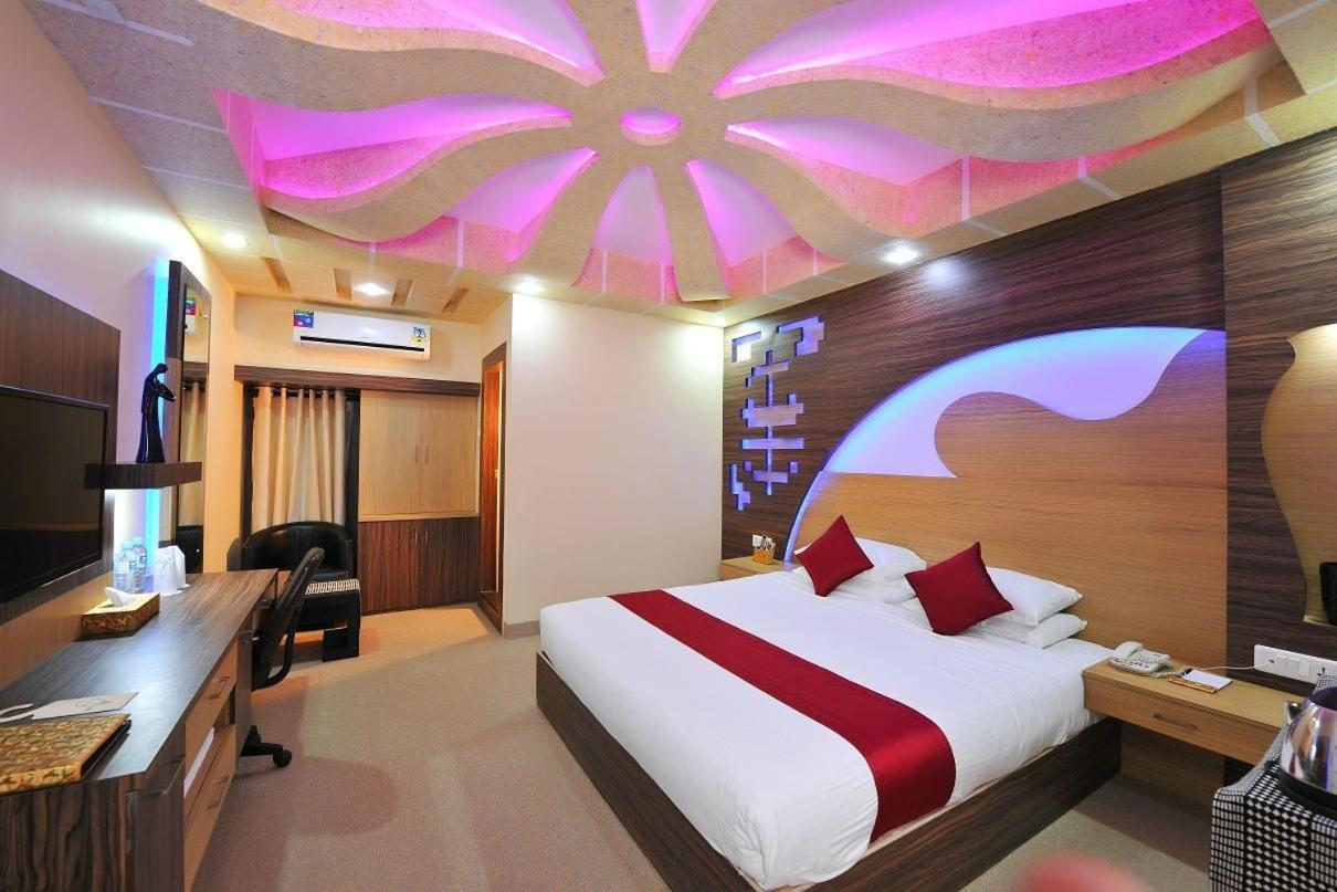 נגומבו Royal Castle Hotel מראה חיצוני תמונה