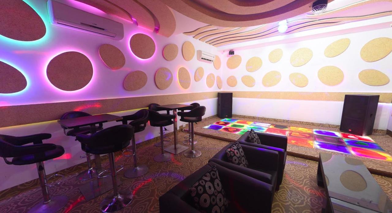 נגומבו Royal Castle Hotel מראה חיצוני תמונה