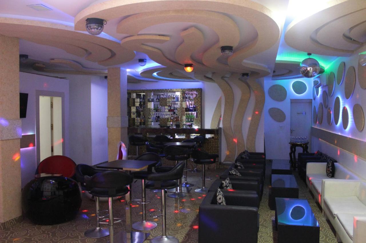 נגומבו Royal Castle Hotel מראה חיצוני תמונה