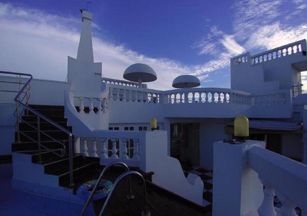 נגומבו Royal Castle Hotel מראה חיצוני תמונה