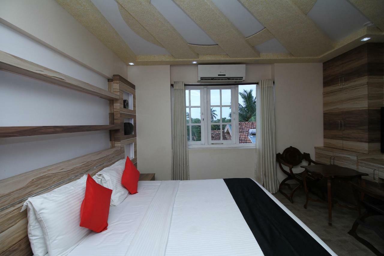 נגומבו Royal Castle Hotel מראה חיצוני תמונה