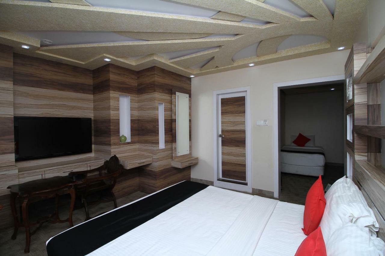 נגומבו Royal Castle Hotel מראה חיצוני תמונה