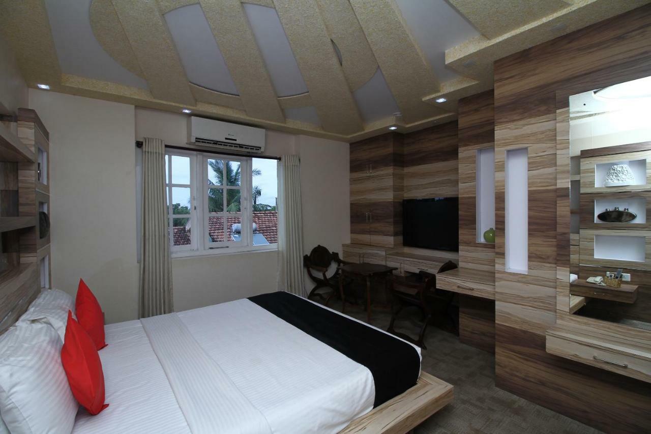 נגומבו Royal Castle Hotel מראה חיצוני תמונה