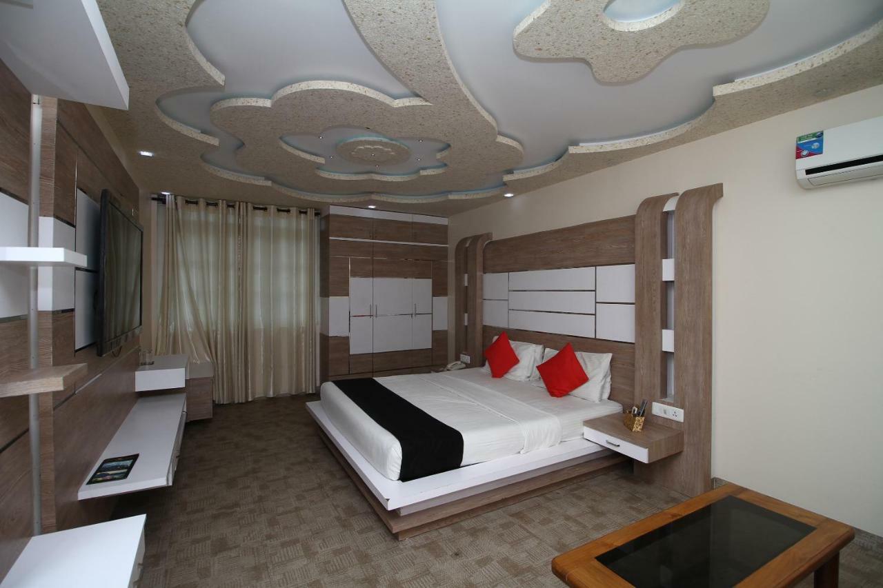 נגומבו Royal Castle Hotel מראה חיצוני תמונה