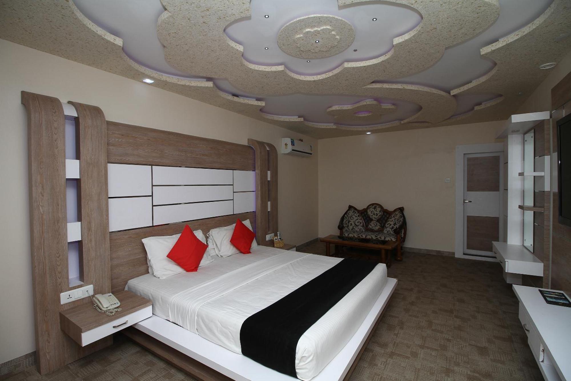 נגומבו Royal Castle Hotel מראה חיצוני תמונה