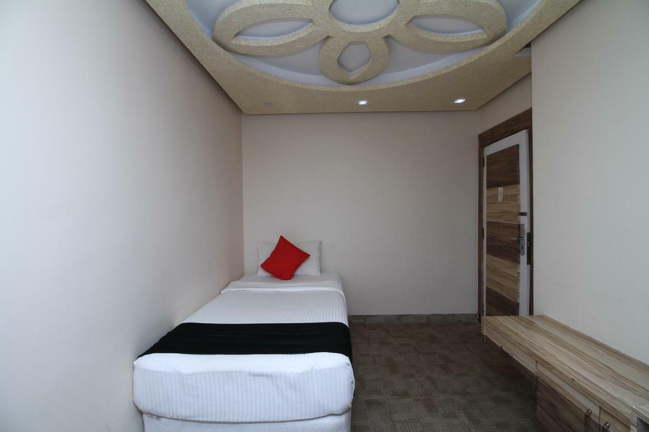 נגומבו Royal Castle Hotel מראה חיצוני תמונה