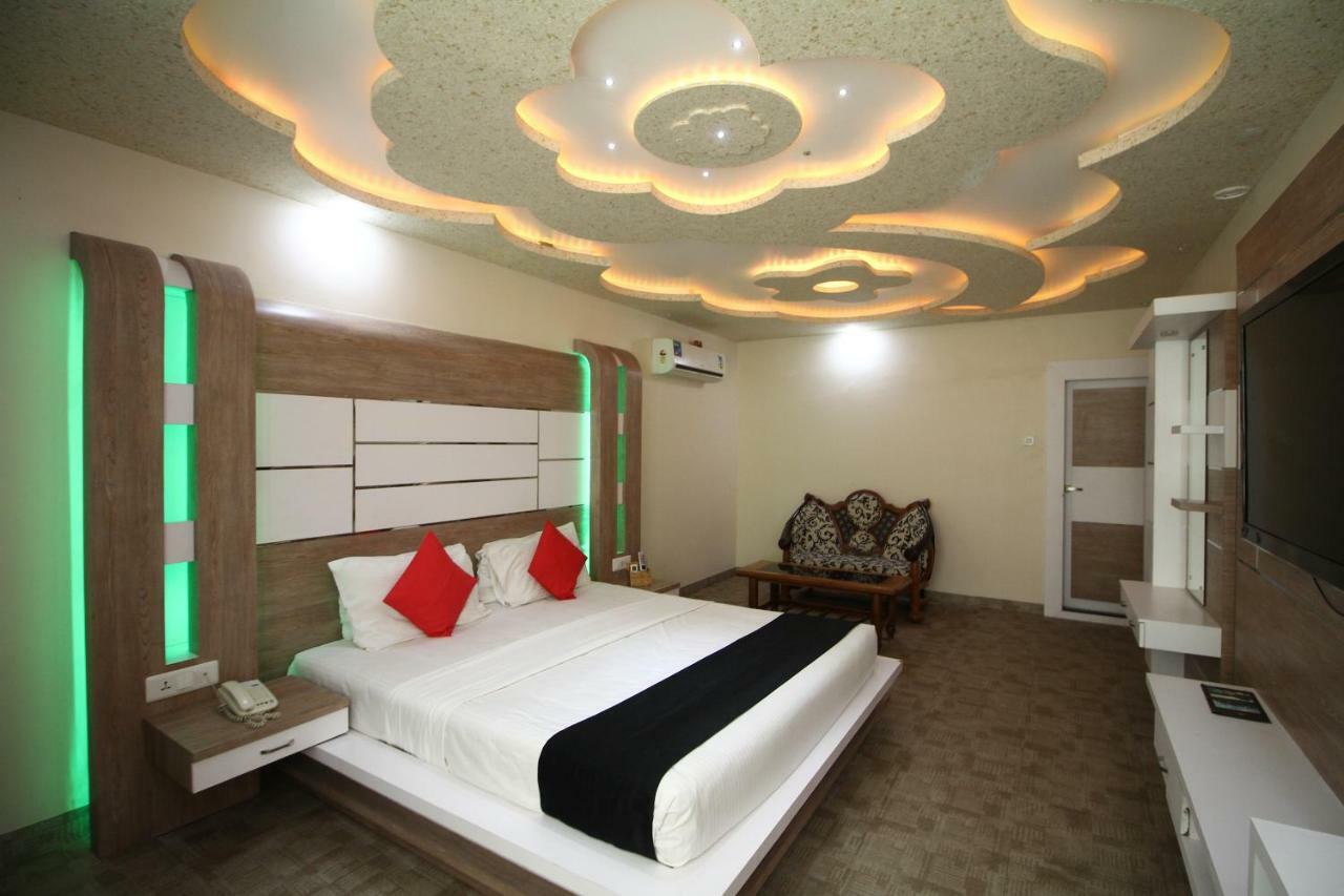נגומבו Royal Castle Hotel מראה חיצוני תמונה