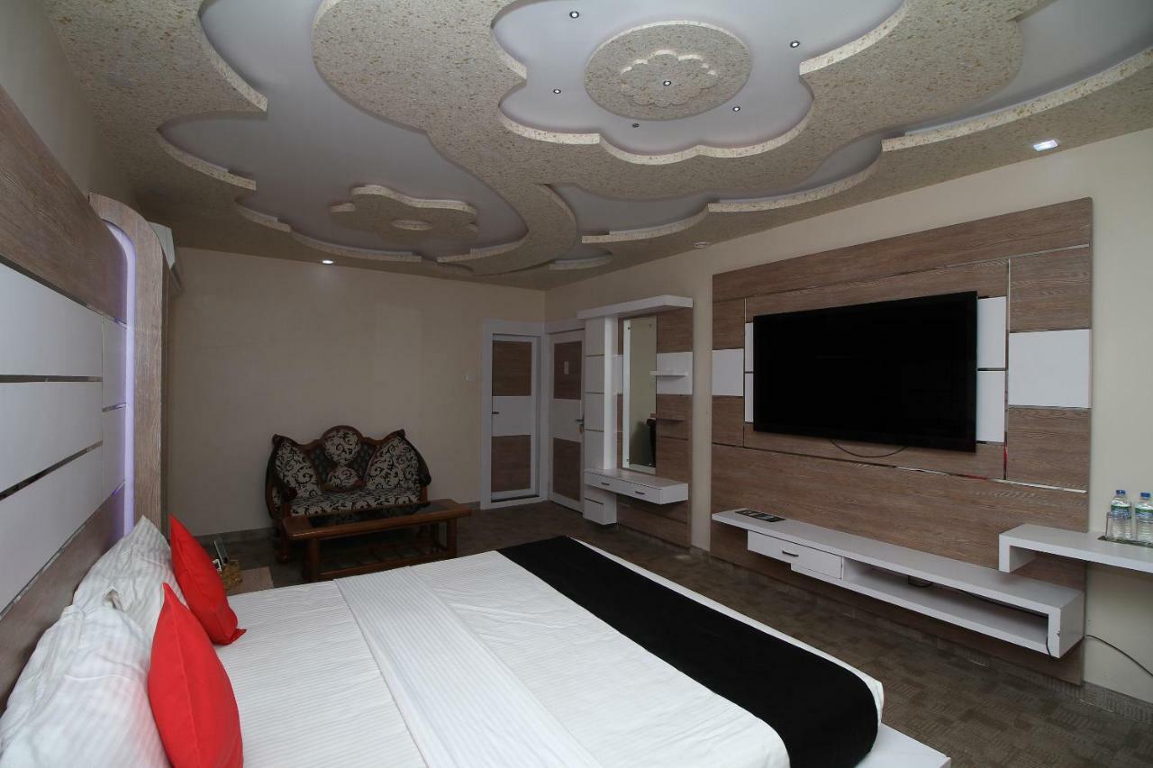 נגומבו Royal Castle Hotel מראה חיצוני תמונה