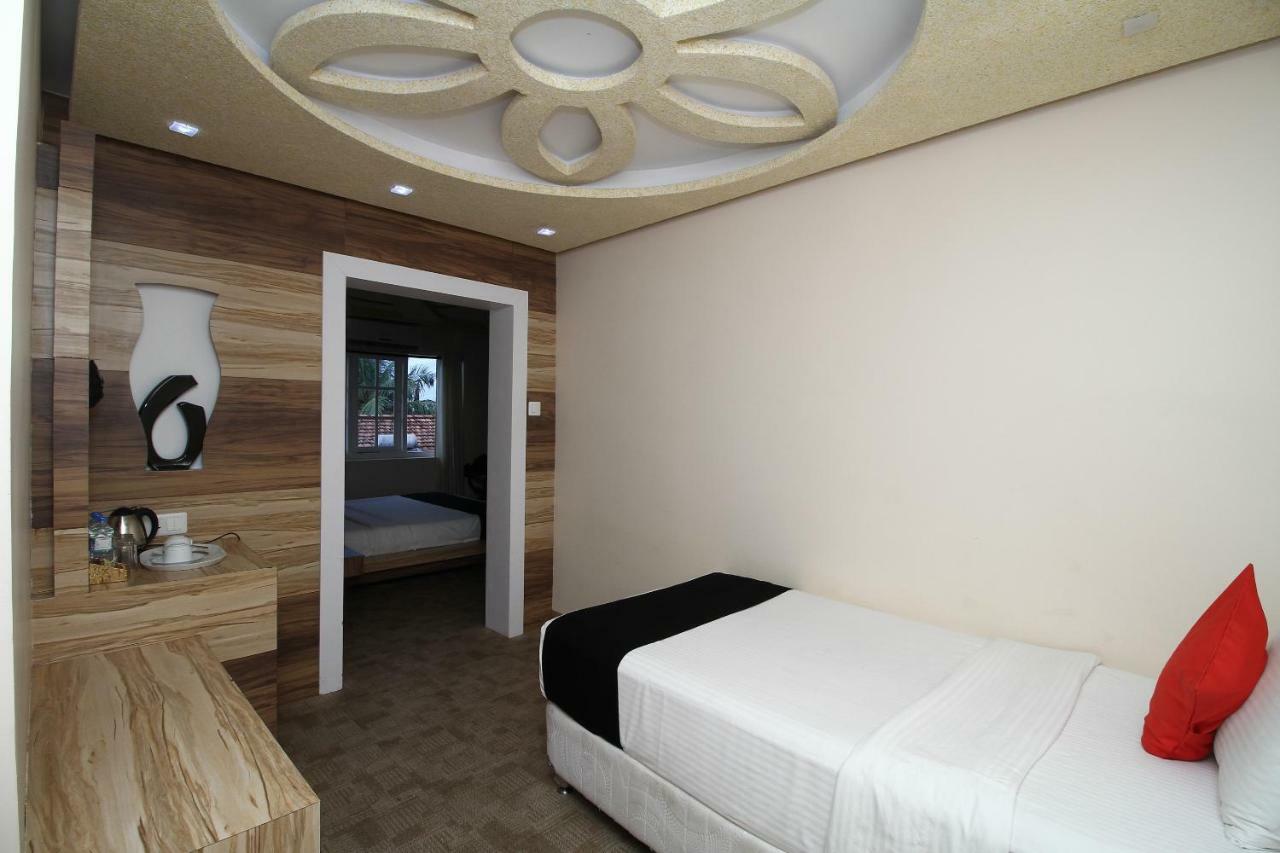 נגומבו Royal Castle Hotel מראה חיצוני תמונה