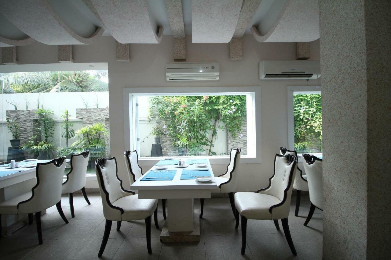 נגומבו Royal Castle Hotel מראה חיצוני תמונה