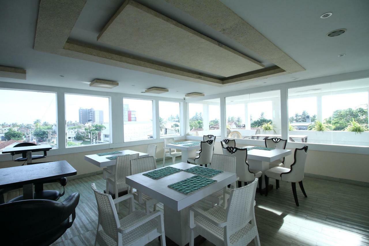 נגומבו Royal Castle Hotel מראה חיצוני תמונה