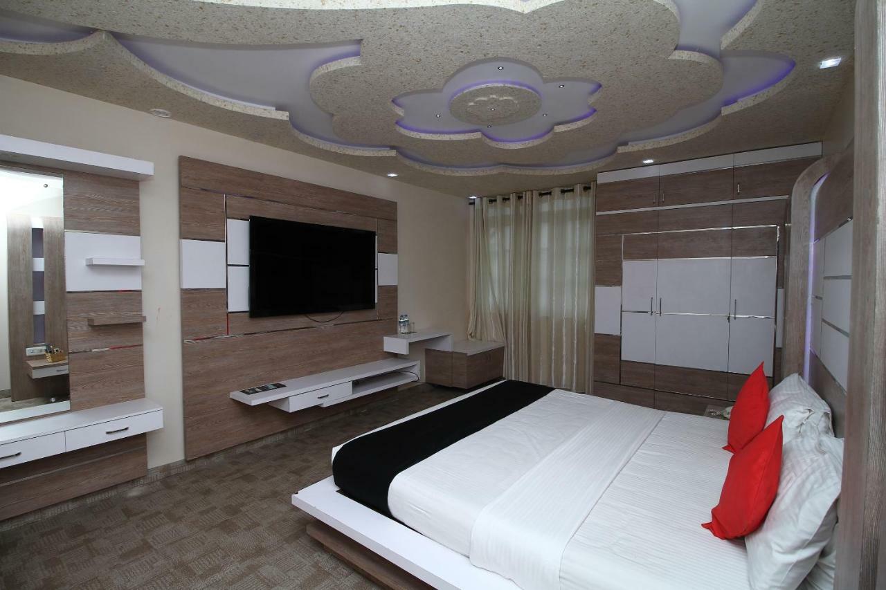 נגומבו Royal Castle Hotel מראה חיצוני תמונה