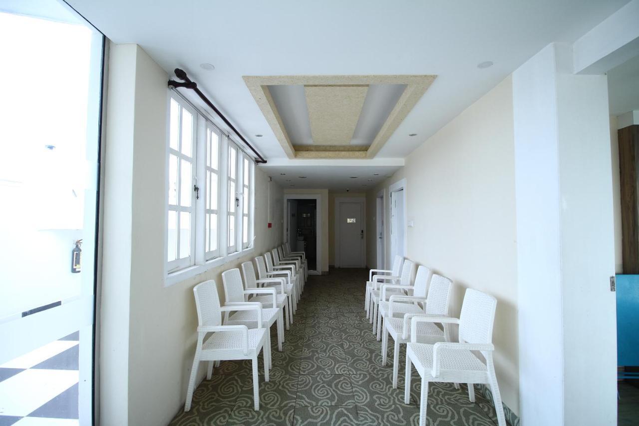 נגומבו Royal Castle Hotel מראה חיצוני תמונה